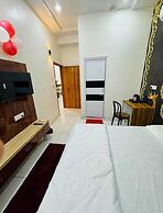 R3 HOTEL