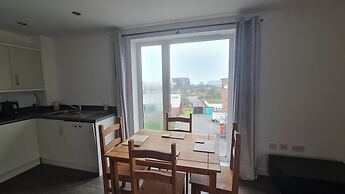 Barking 2 Bed Apt With Parking & Good Travel Links
