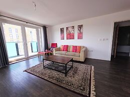 Barking 2 Bed Apt With Parking & Good Travel Links