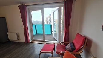 Barking 2 Bed Apt With Parking & Good Travel Links