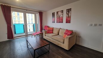 Barking 2 Bed Apt With Parking & Good Travel Links