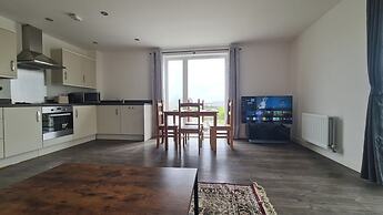Barking 2 Bed Apt With Parking & Good Travel Links