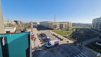 Barking 2 Bed Apt With Parking & Good Travel Links