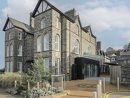 Harlech Apartments - Branwen