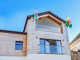 Bryn Min Manton Penthouse