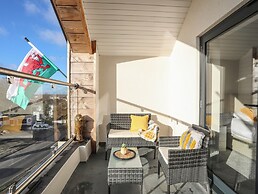 Bryn Min Manton Penthouse