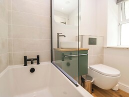 Riverside Cottage No 5