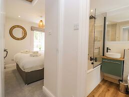 Riverside Cottage No 5
