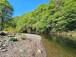 Riverside Cottage No 4