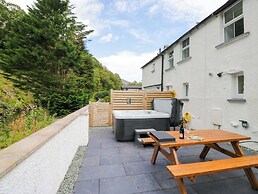 Riverside Cottage No 4