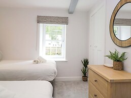 Riverside Cottage No 4