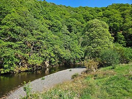 Riverside Cottage No 4