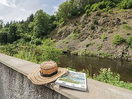 Riverside Cottage No 3