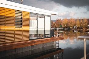 Schones Hausboot in Hoxter