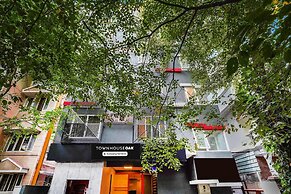 Premium Stays at Oak Indranagar