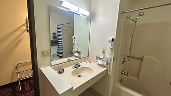 Chesaning Inn & Suites