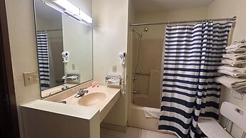 Chesaning Inn & Suites