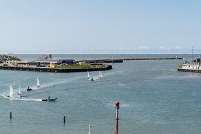 Lovely Apartment by the Beach