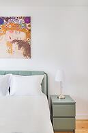 Oeiras Spacious and Coastal Flat