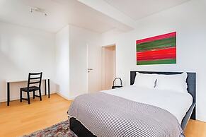 Oeiras Spacious and Coastal Flat