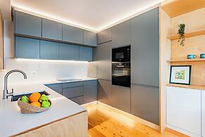 Oeiras Spacious and Coastal Flat