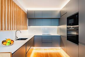 Oeiras Spacious and Coastal Flat