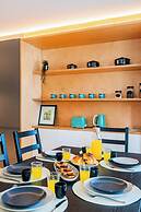 Oeiras Spacious and Coastal Flat