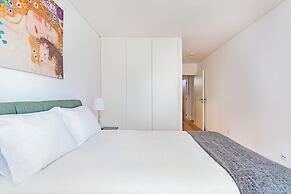 Oeiras Spacious and Coastal Flat