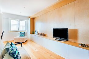 Oeiras Spacious and Coastal Flat