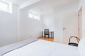 Oeiras Spacious and Coastal Flat