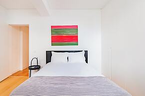 Oeiras Spacious and Coastal Flat