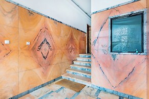 Oeiras Spacious and Coastal Flat