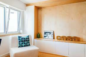 Oeiras Spacious and Coastal Flat