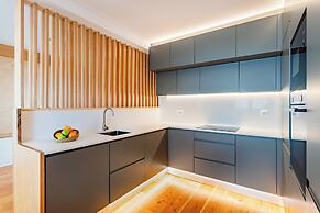 Oeiras Spacious and Coastal Flat