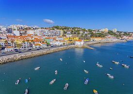 Oeiras Spacious and Coastal Flat