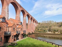 No.18 Riverside Walk