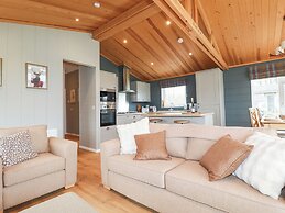 6 Meadow Retreat