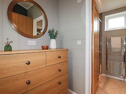 6 Meadow Retreat