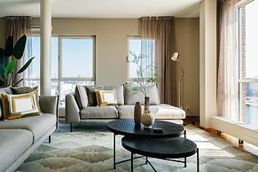 Harbor Breeze: Modern Stay