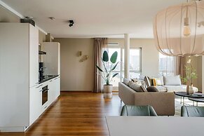 Harbor Breeze: Modern Stay