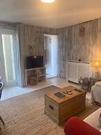 Isle Escape Retreat- Sleeps 4, Garden & Games Room