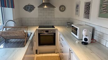 Isle Escape Retreat- Sleeps 4, Garden & Games Room