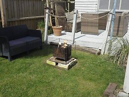 Isle Escape Retreat- Sleeps 4, Garden & Games Room