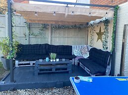 Isle Escape Retreat- Sleeps 4, Garden & Games Room