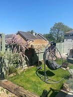 Isle Escape Retreat- Sleeps 4, Garden & Games Room