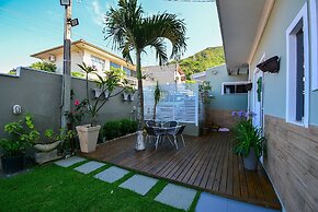 Casa com Piscina no Ribeirão da Ilha