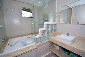 Casa com Piscina no Ribeirão da Ilha