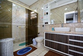 Casa com Piscina no Ribeirão da Ilha