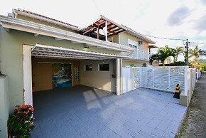 Casa com Piscina no Ribeirão da Ilha