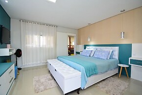 Casa com Piscina no Ribeirão da Ilha